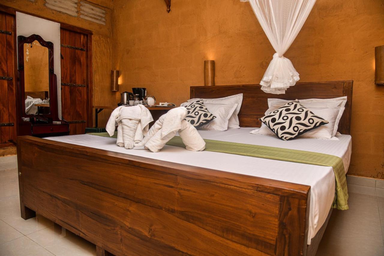 Clay House Hotel Udawalawe Bagian luar foto